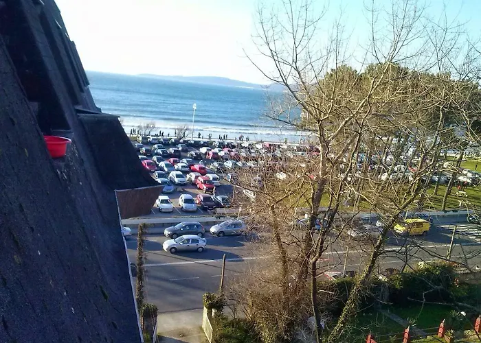 Primera Linea Playa D Samil 公寓